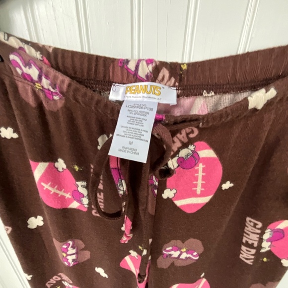 Snoopy Lounging Bell Bottom “Game Day”Pants  (NWT) Medium - Picture 3 of 5